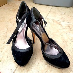 Charles David 6.5 suede black gorgeous never worn heal